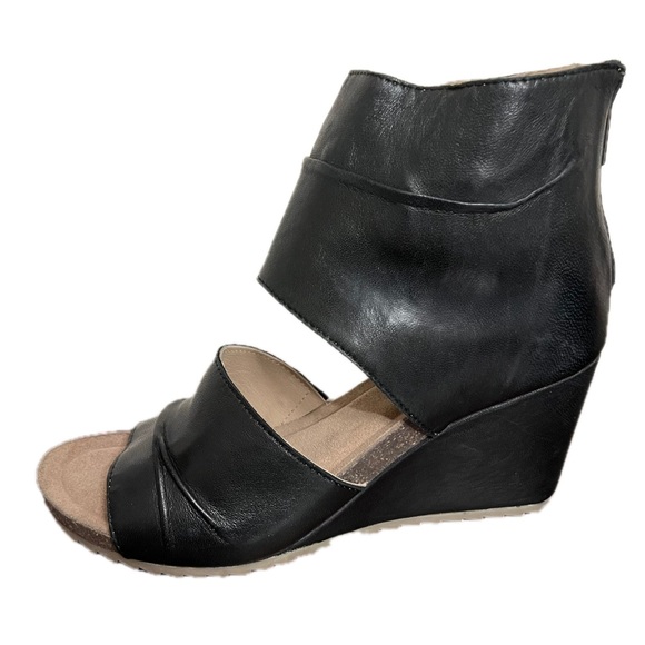 Diba True Shoes - Diba True "Next N Line" Black Leather Wedge Sandals 10 NWOT